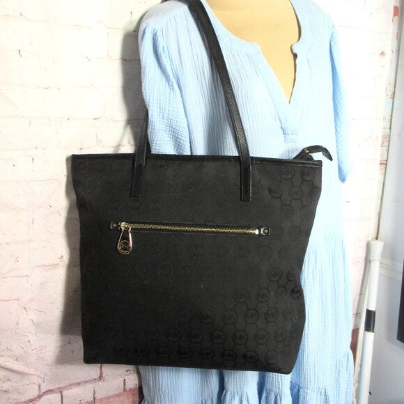 MICHAEL KORS BENNET BAG TOTE SIGNATURE CANVAS ZIP CLOSURE 3 INSIDE POCKETS BLACK - Picture 2 of 10